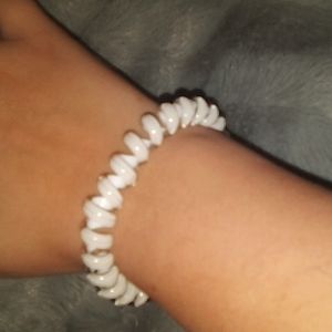 White spiral hair tie